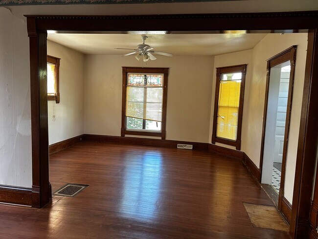 Foto del edificio - 402 S 1st St