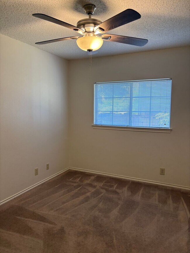 Building Photo - Beautiful home on corner lot.