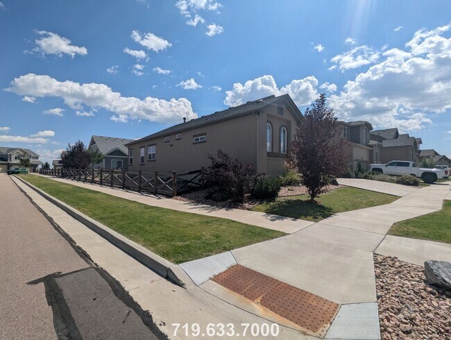 Foto del edificio - 6810 Sedgerock Ln