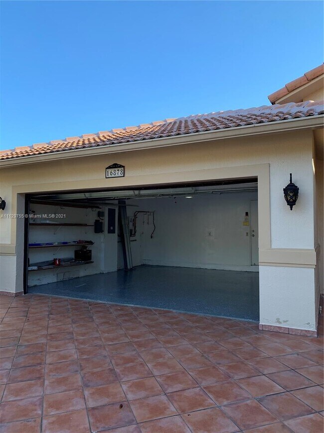 Building Photo - 16878 Crestview Ln