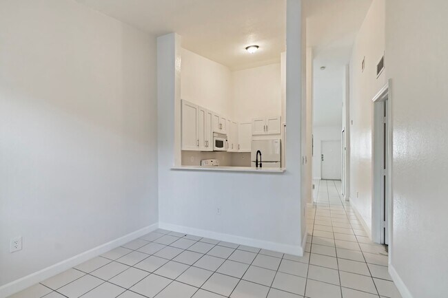 Building Photo - 2-bath condo on the 2nd floor with a newly...