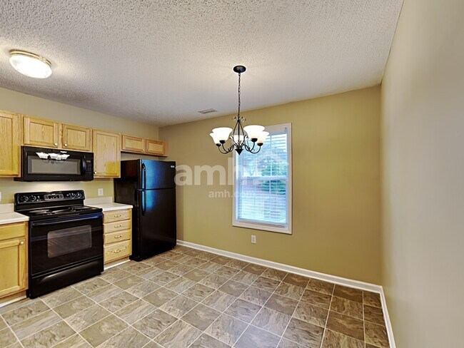 Building Photo - 2204 Tucca Way