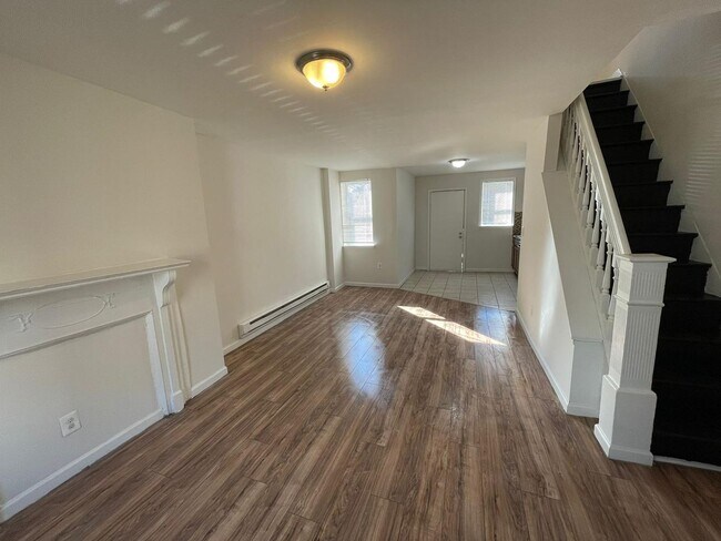 Building Photo - 2 BED 1 BATH HOME FOR RENT.
