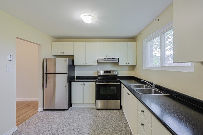 Building Photo - Winding Trail Townhomes