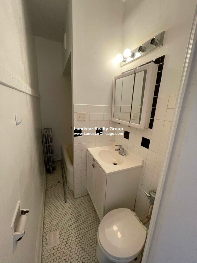 Foto del edificio - 3812 N Pine Grove Ave