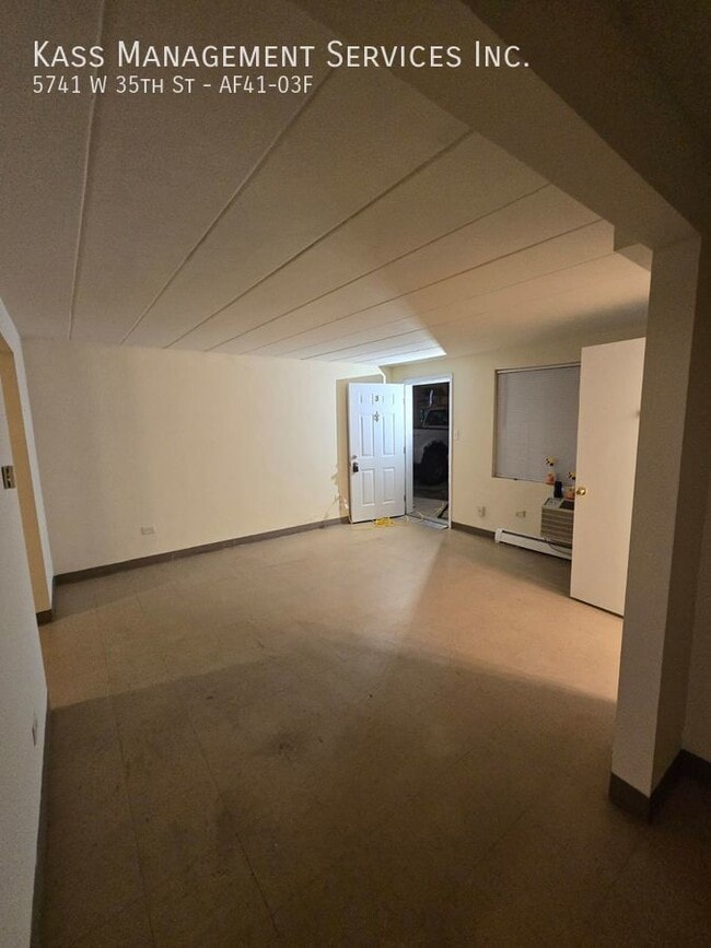Building Photo - *INCOME RESTRICTED* Cicero 1 bed - Heat In...