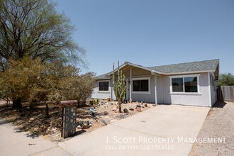 Building Photo - 3508 E Gelding Dr