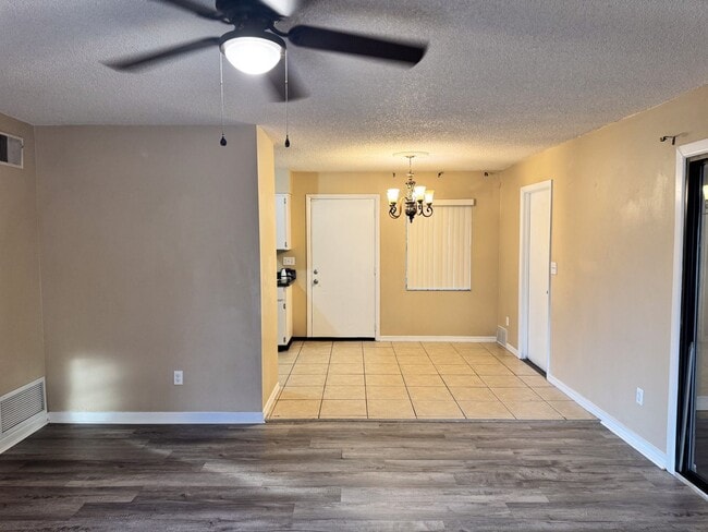 Foto del edificio - 3 bedroom 2 bath located just minutes from Plant St and Downtown Winter Garden