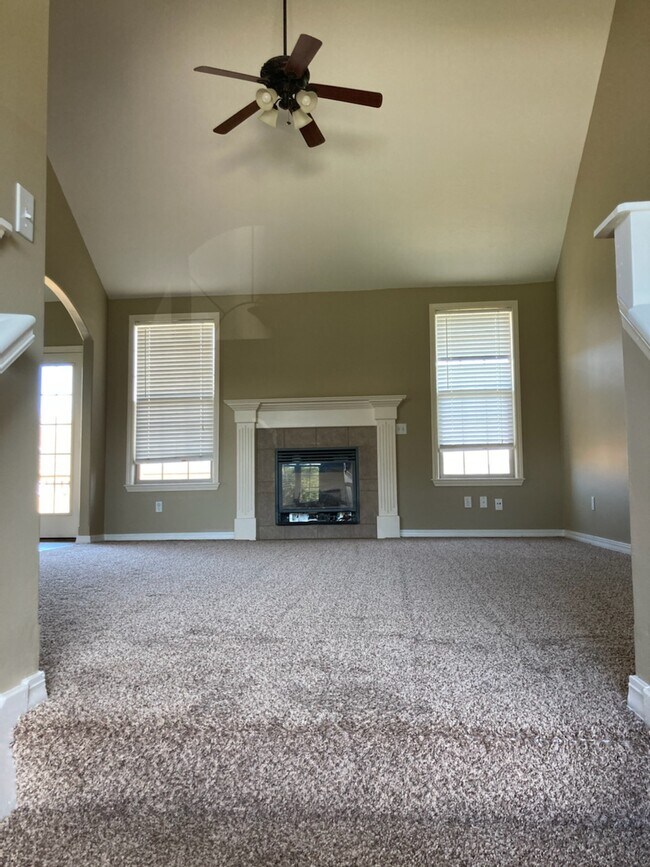 Building Photo - 847 Scenic View Ct