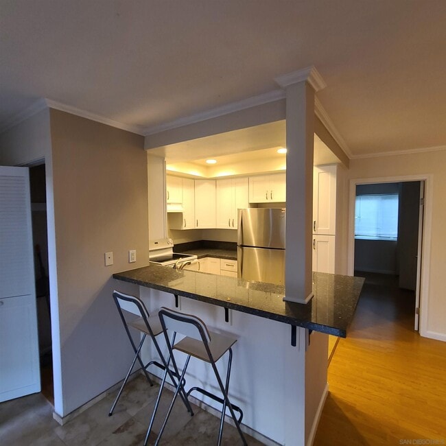 Building Photo - 147 W Glaucus St