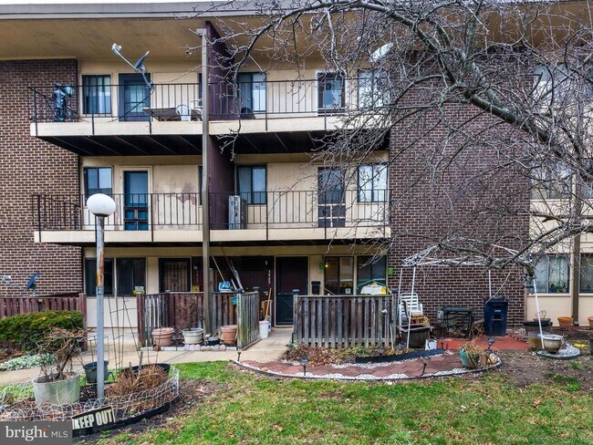 Foto del edificio - Cozy 2BD 1BTH beautifully updated condo in Suitland ready for move in