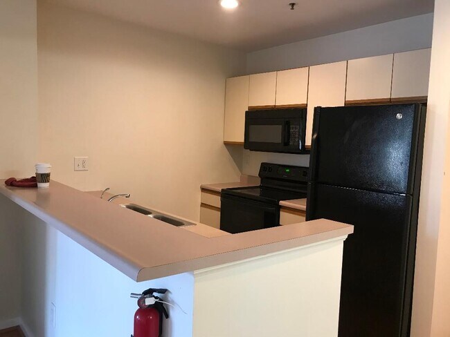 Building Photo - 175 Hildred Dr