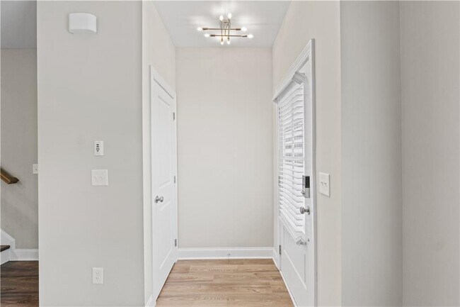 Foto del edificio - 2410 Lakeshore Ln