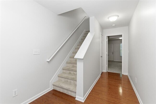 Foto del edificio - 6710 Stoneleigh Way