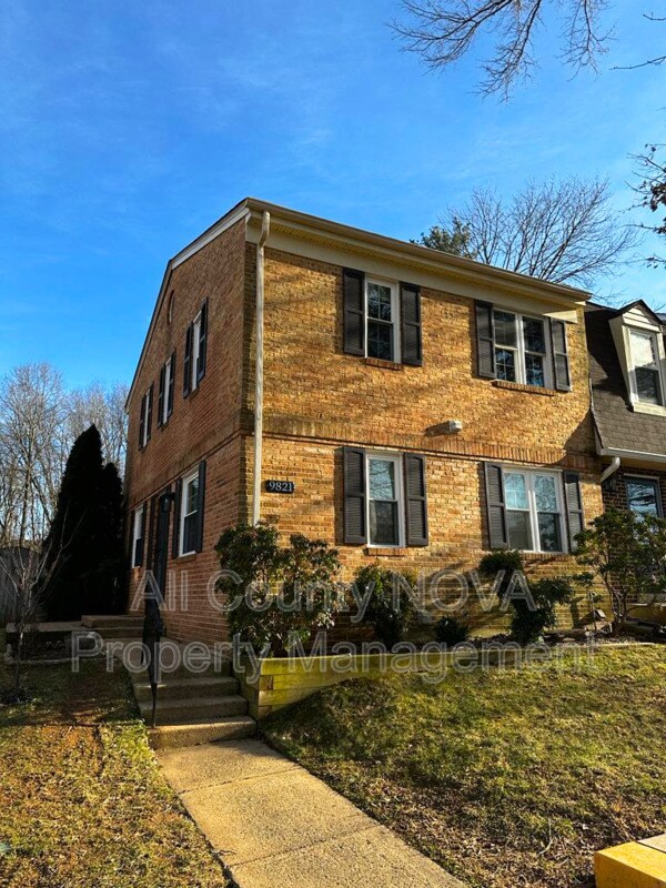 Primary Photo - 9821 Lakepointe Dr