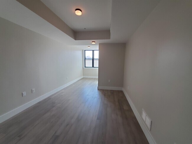 Building Photo - 305 Webster Ave