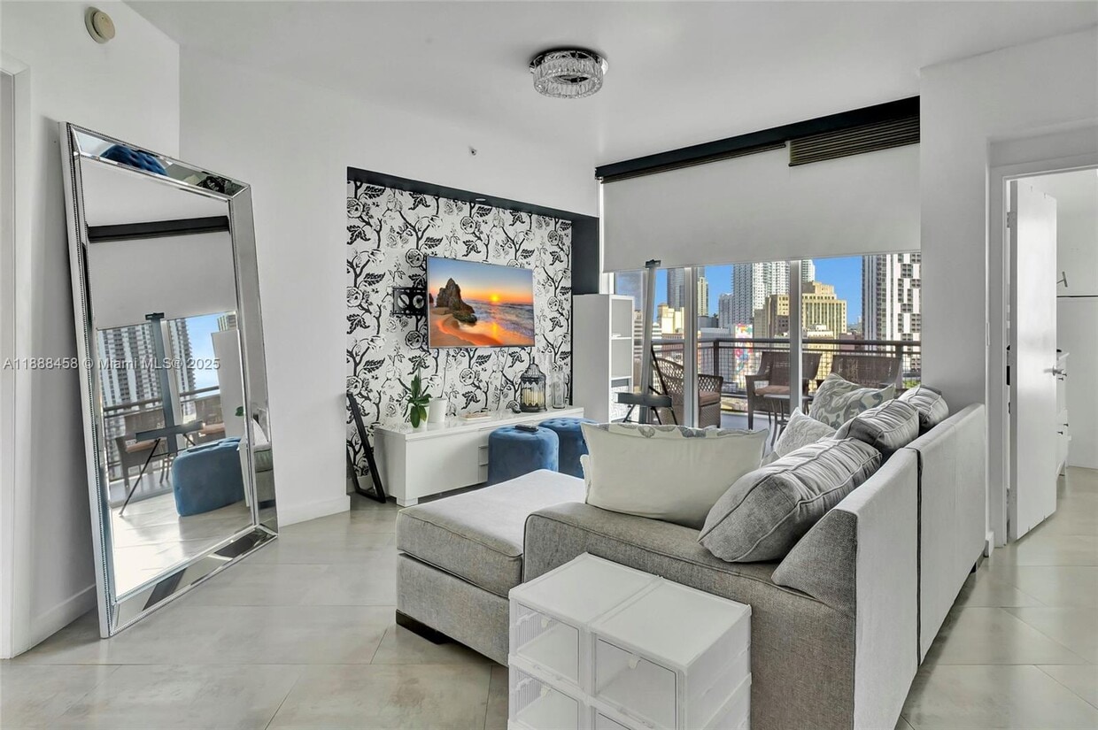 Foto principal - 350 S Miami Ave