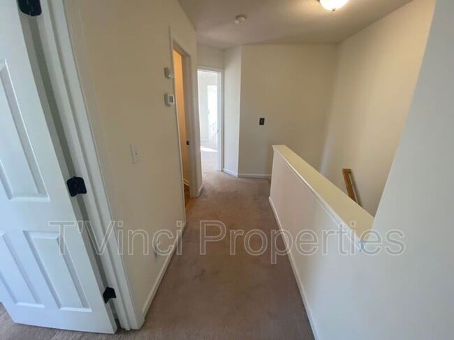 Building Photo - 3 Bedroom, 2.5 Bathroom Townhouse in Winst...
