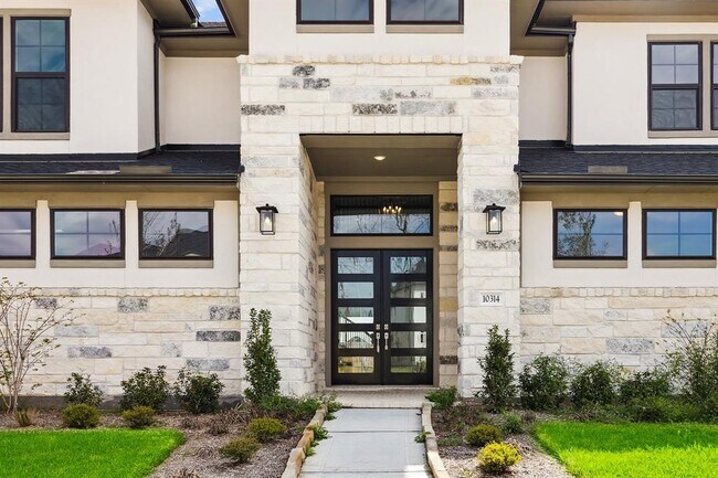Building Photo - 10314 Forest Lake Dr
