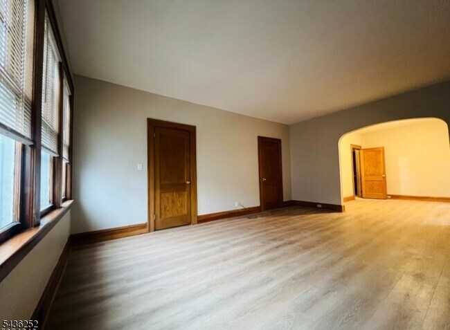 Foto del edificio - 103 Knapp Ave