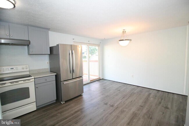 Foto del edificio - 1378 Rollinghouse Dr