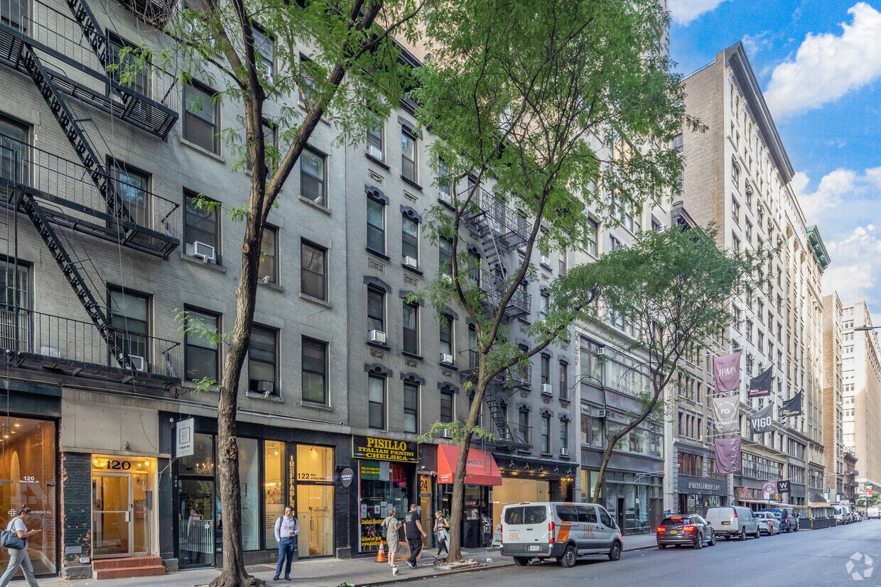 Building Photo - 124 W 25th St