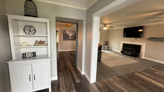 Foto del edificio - 707 Saturn Ave