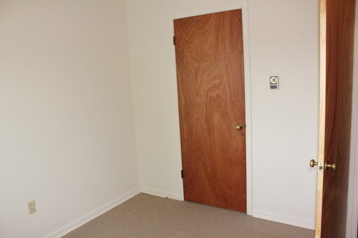 Building Photo - 2 Bedroom Townhouse for Rent in Bridgewater
