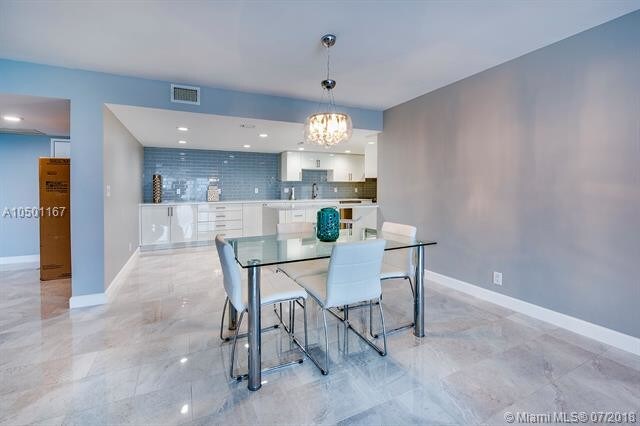Foto del edificio - 777 Bayshore Dr