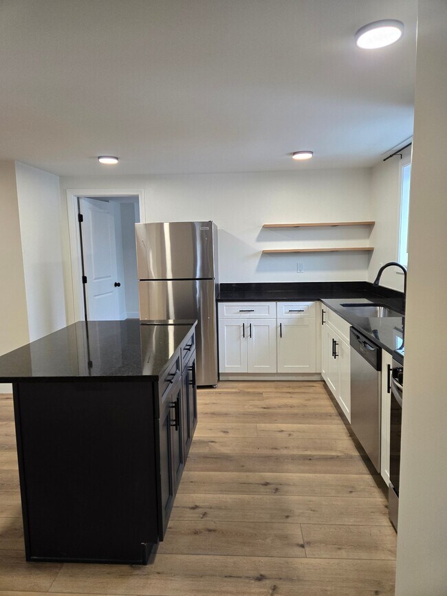 Building Photo - 20 Poirier Pl