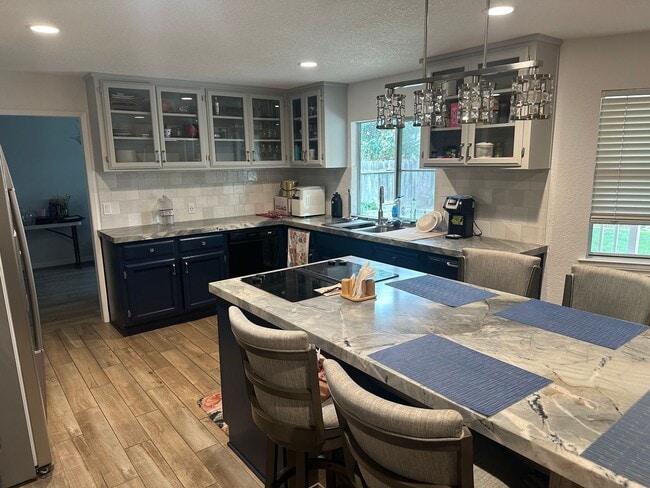 Building Photo - Beautiful 4 Bedroom Family Home!