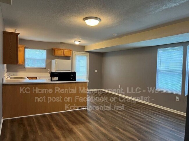 Foto del edificio - 1003 South Hocker Ave