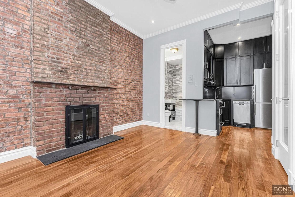 Primary Photo - 562 Hudson St