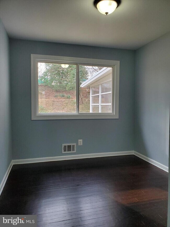 Building Photo - 12612 Montclair Dr