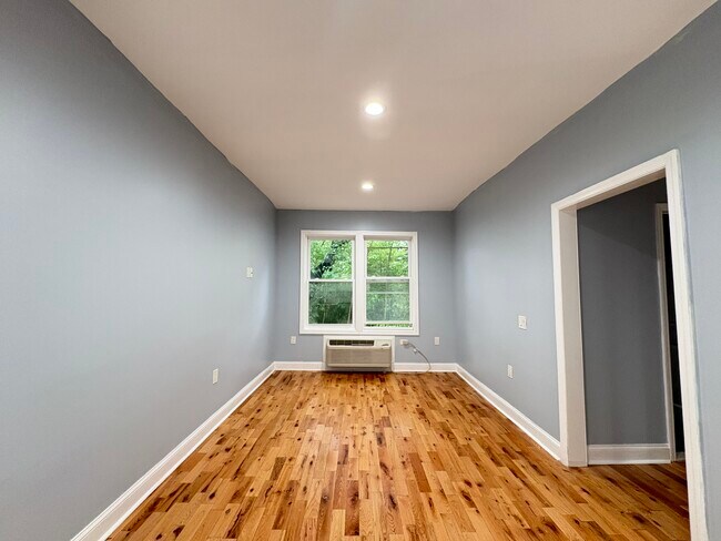 61 Linden Ave 4 - 69 Linden Ave