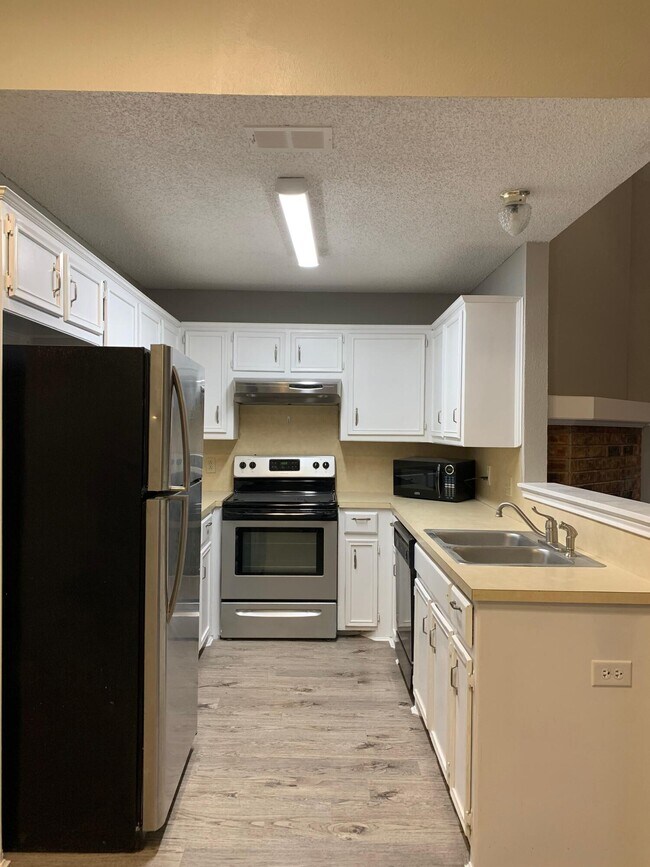 Building Photo - 5620 Brownfield Dr