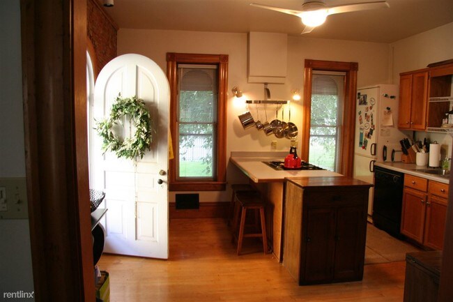 Building Photo - 2 br, 1.5 bath House - Rose Place Properti...