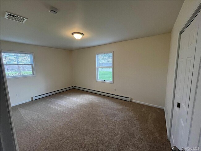 Foto del edificio - 867 Van Wagner Rd