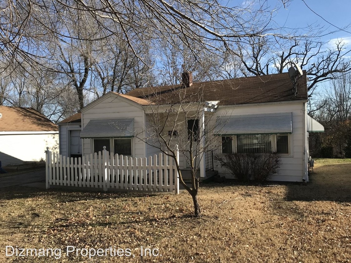 Primary Photo - 2828 N Campbell Ave