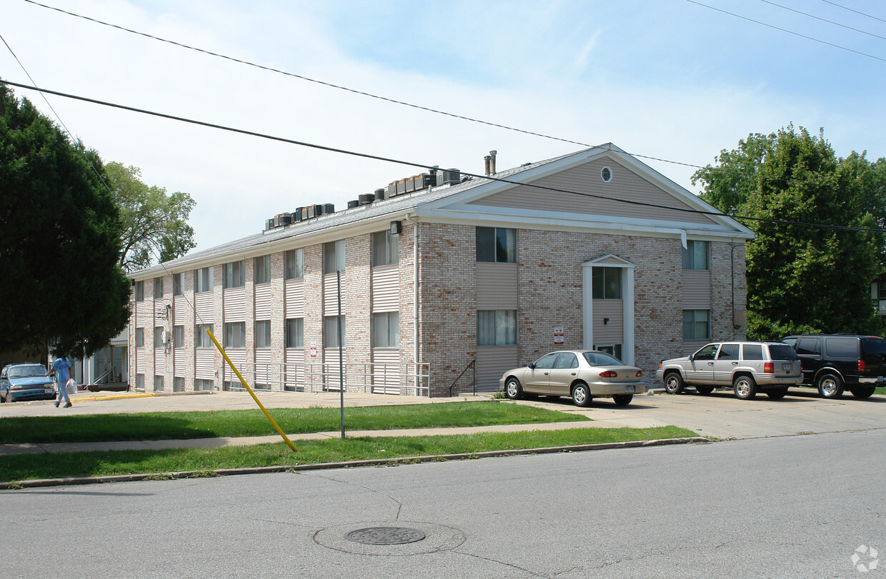 Primary Photo - Davenport Apartments