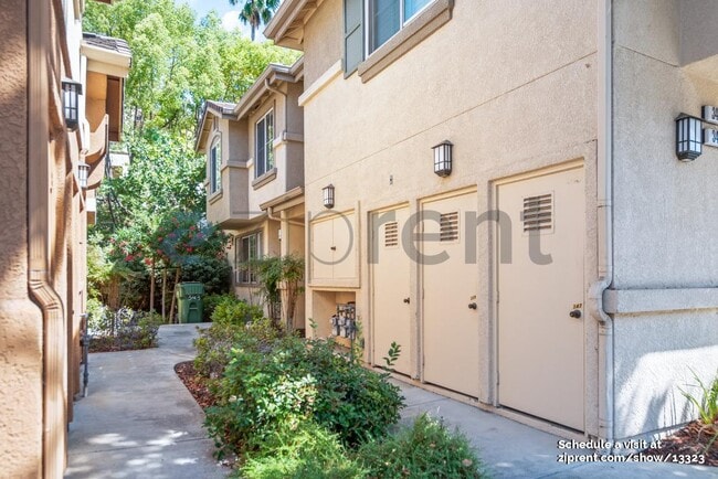 Building Photo - 343 Oleander Dr