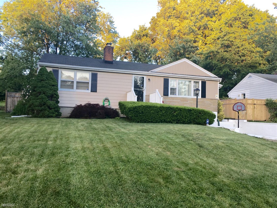 Primary Photo - 32 Eagle Rd