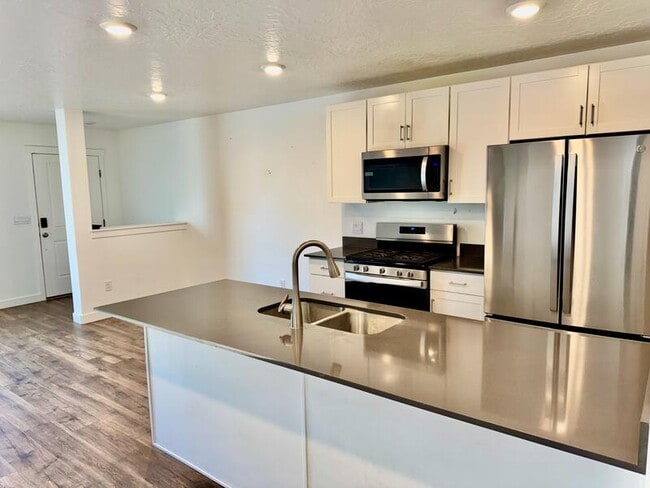 Building Photo - 8444 W Cordero Dr