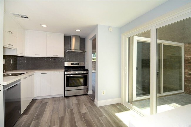 Cocina - 23549 Victory Blvd