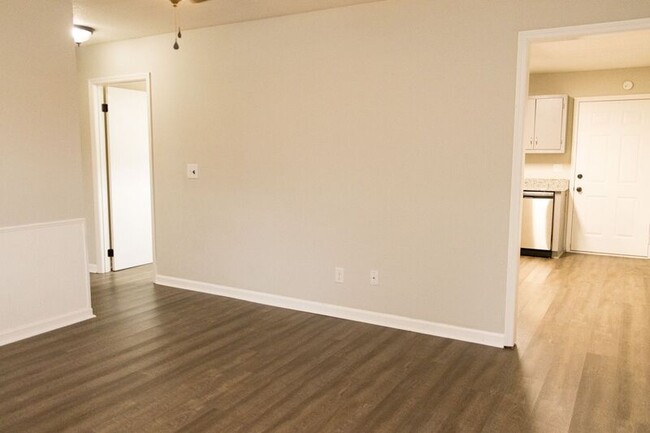 Foto del edificio - 1418 Baggett Rd
