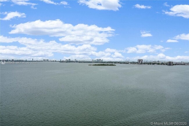 Building Photo - 2900 NE 7th Ave