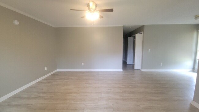Foto del edificio - "Charming 2-Bed, 2-Bath Haven in Huntsville – Your Perfect Retreat Awaits!"