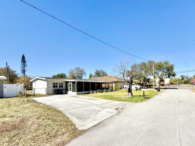 Foto del edificio - 8972 67th St