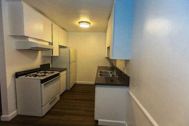 Building Photo - 910 N Ogden Dr