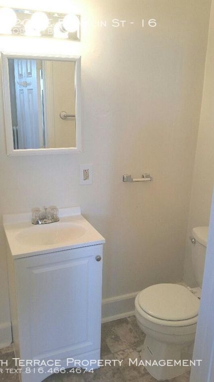 Building Photo - 204 E Franklin St - Studio